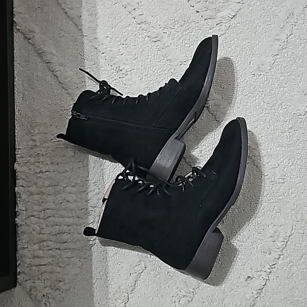 Boots. Tru Comfort Brand.